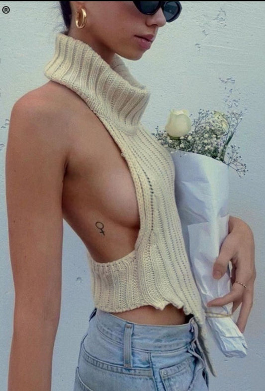 Model Tings Sweater